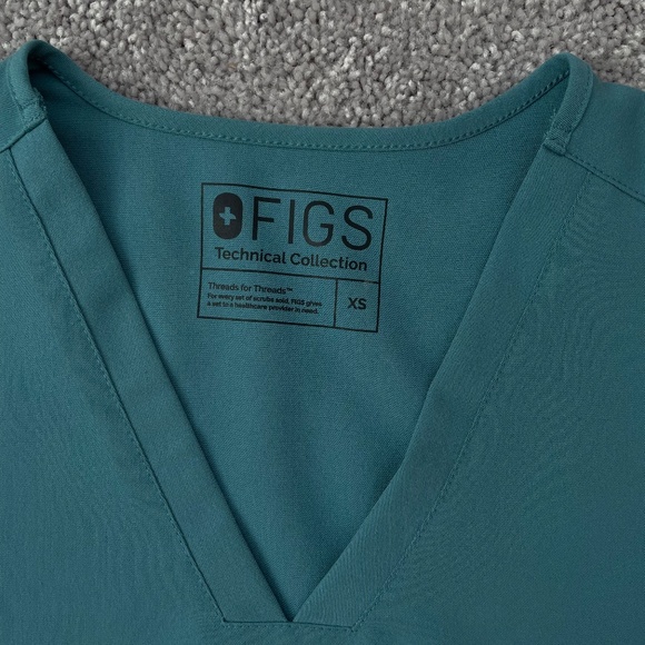 FIGS Hydrogreen Scrub Set - Picture 2 of 4